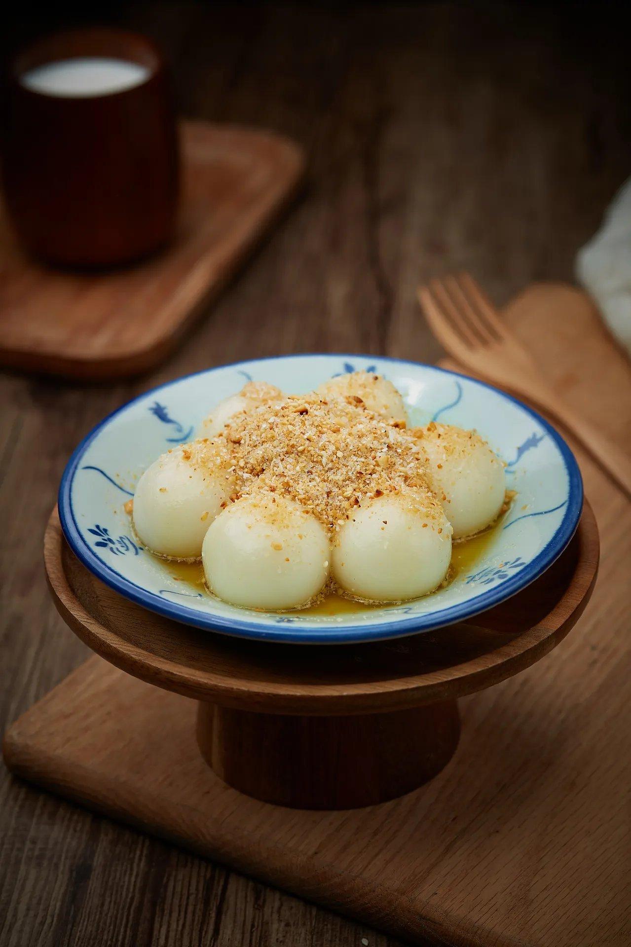 Glutinous Rice Balls with Peanuts